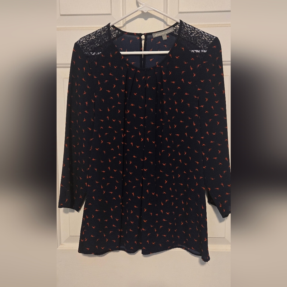 Women's Black and Red Bird Patterned 3/4 Sleeve Top